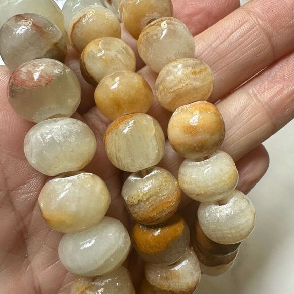 Calcite beaded long necklace - Picture 3 of 9